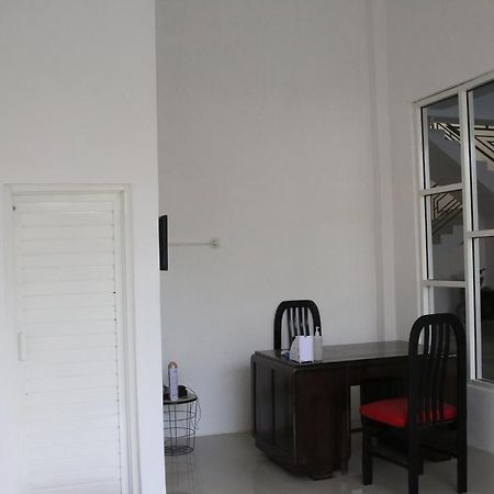 Reddoorz Syariah Near Suncity Mall Madiun Exteriör bild