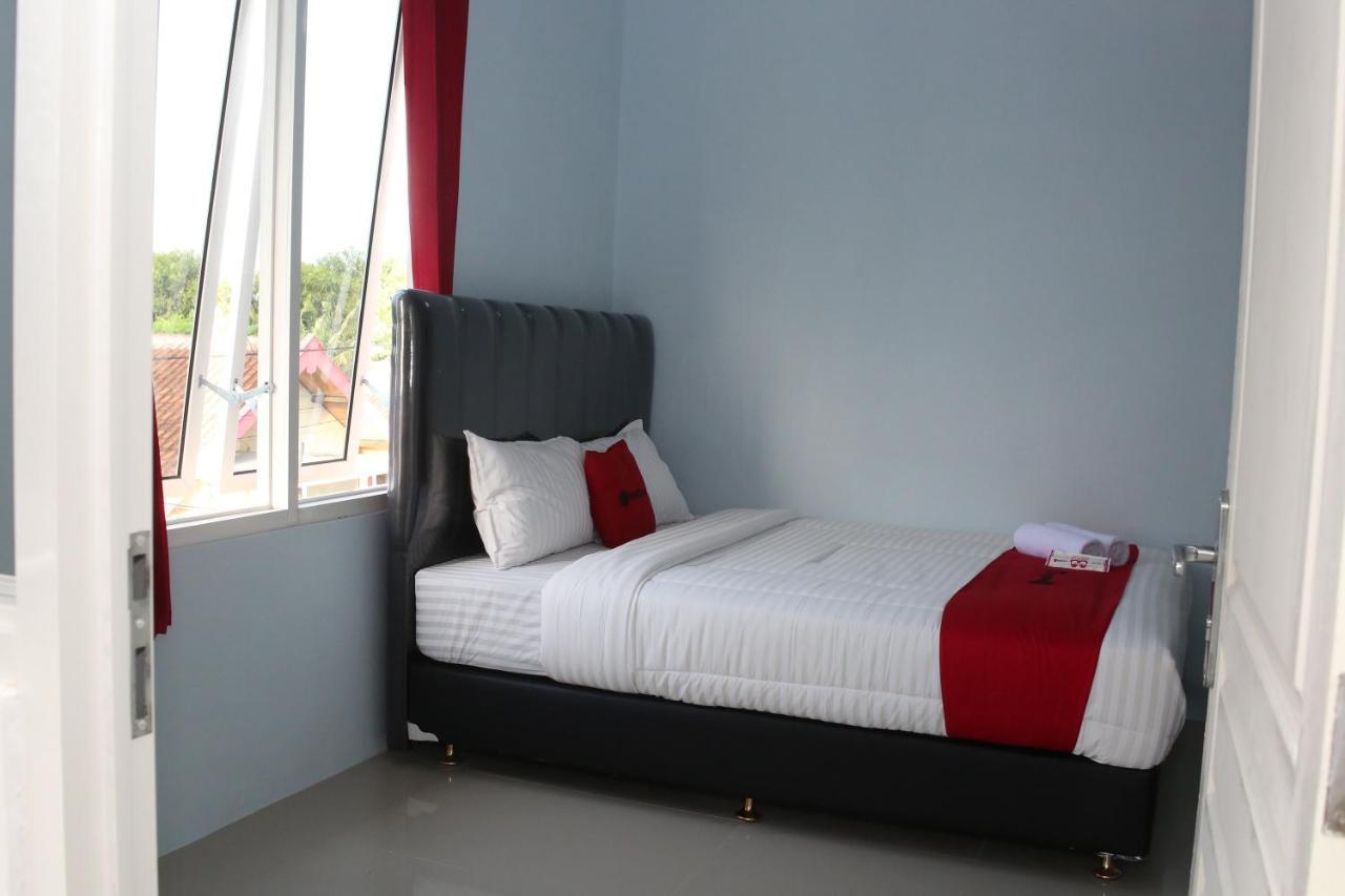 Reddoorz Syariah Near Suncity Mall Madiun Exteriör bild