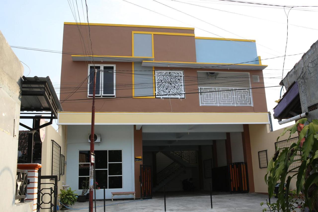 Reddoorz Syariah Near Suncity Mall Madiun Exteriör bild