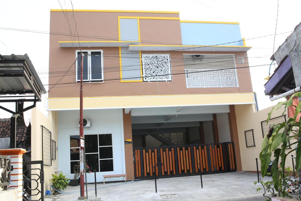 Reddoorz Syariah Near Suncity Mall Madiun Exteriör bild