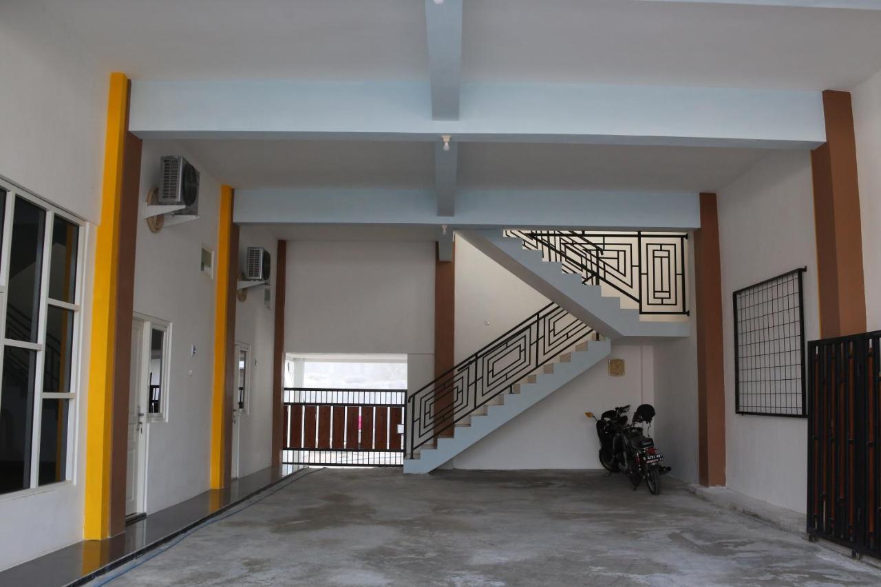 Reddoorz Syariah Near Suncity Mall Madiun Exteriör bild
