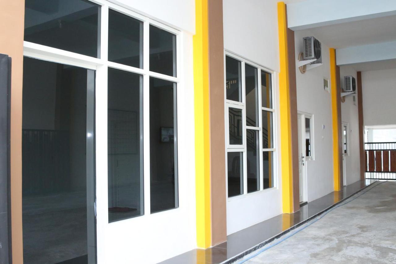 Reddoorz Syariah Near Suncity Mall Madiun Exteriör bild