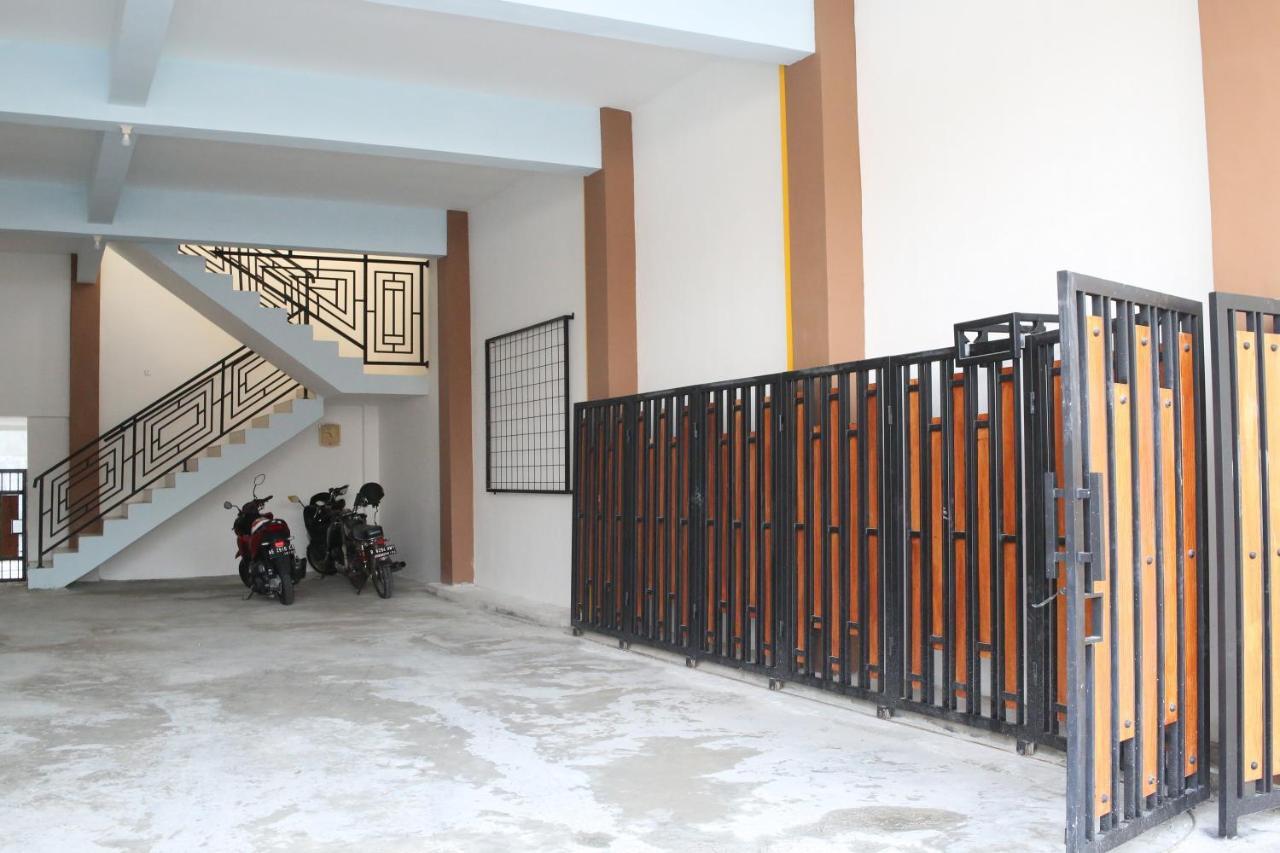 Reddoorz Syariah Near Suncity Mall Madiun Exteriör bild