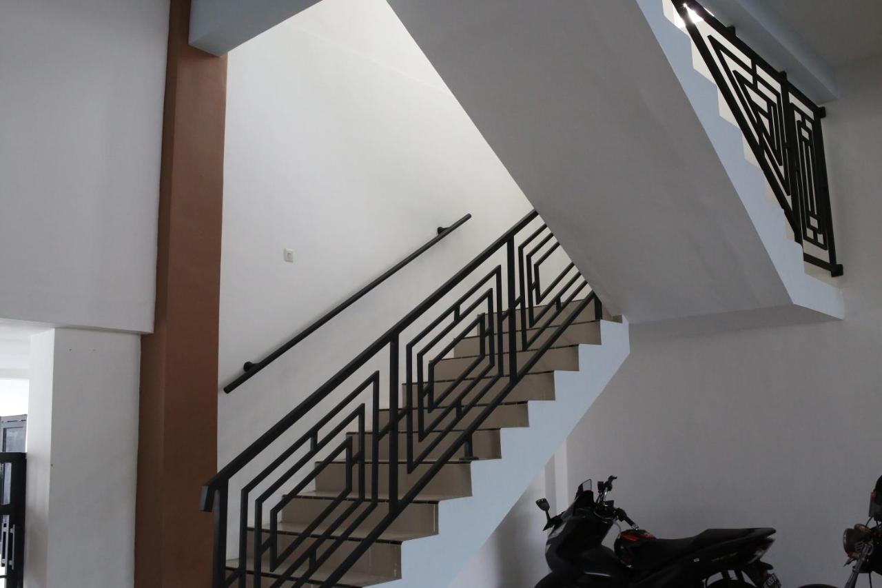 Reddoorz Syariah Near Suncity Mall Madiun Exteriör bild