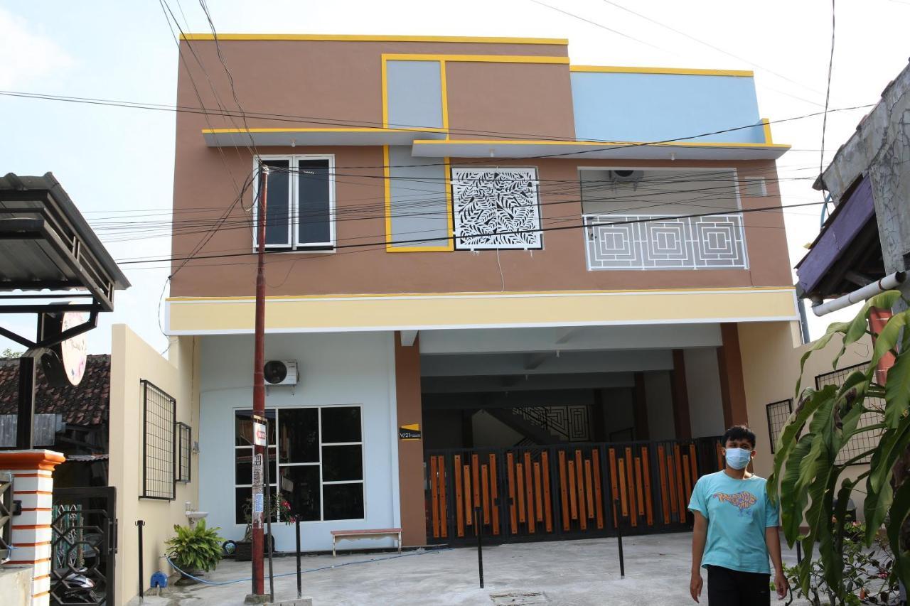 Reddoorz Syariah Near Suncity Mall Madiun Exteriör bild