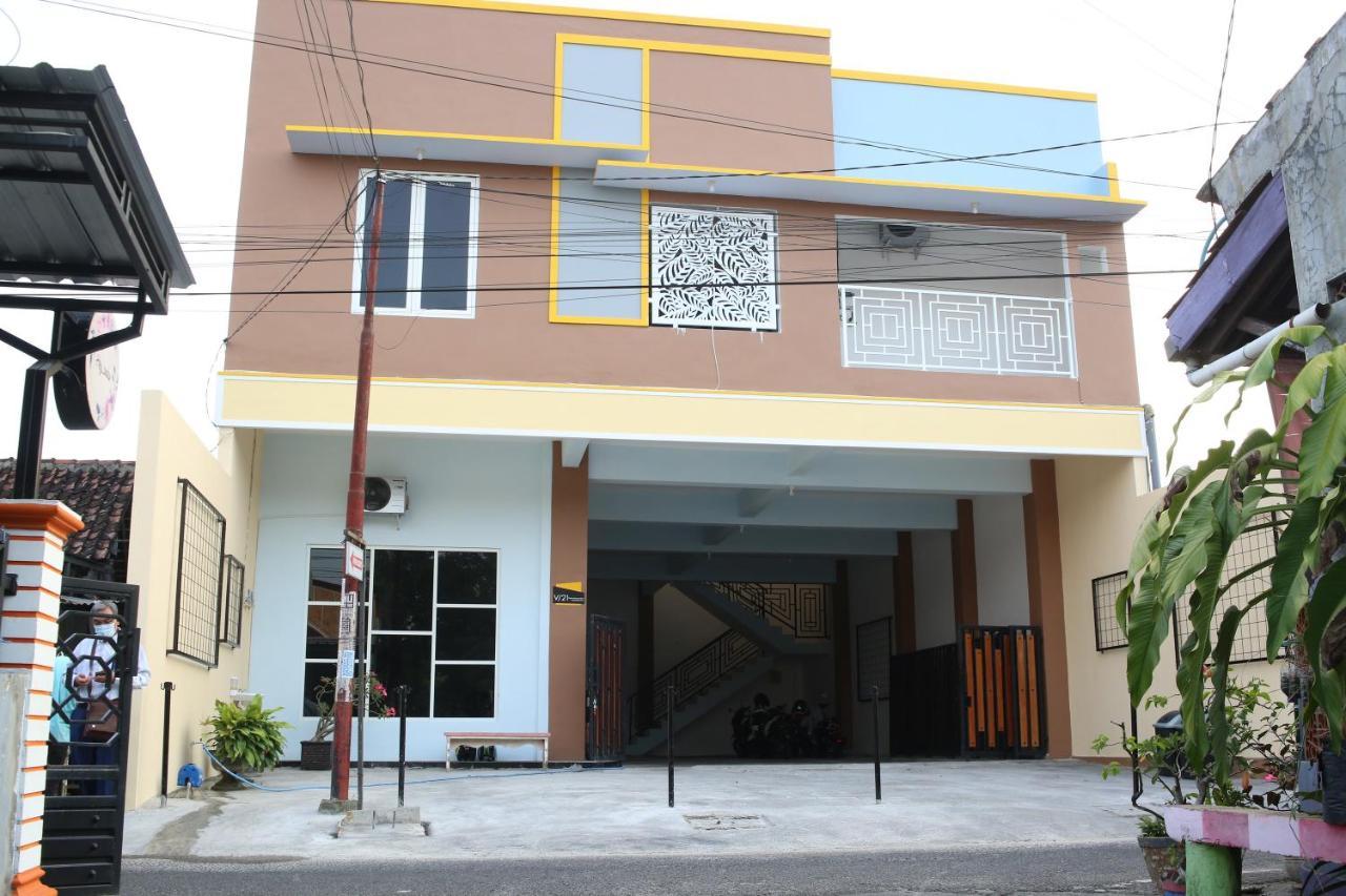 Reddoorz Syariah Near Suncity Mall Madiun Exteriör bild