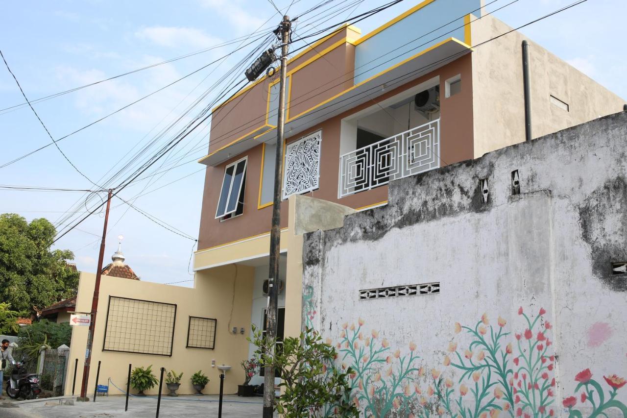 Reddoorz Syariah Near Suncity Mall Madiun Exteriör bild